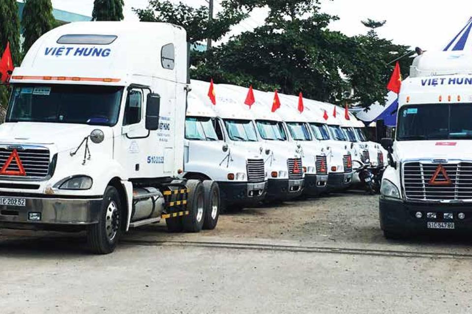Đội xe VIỆT HƯNG xếp hàng